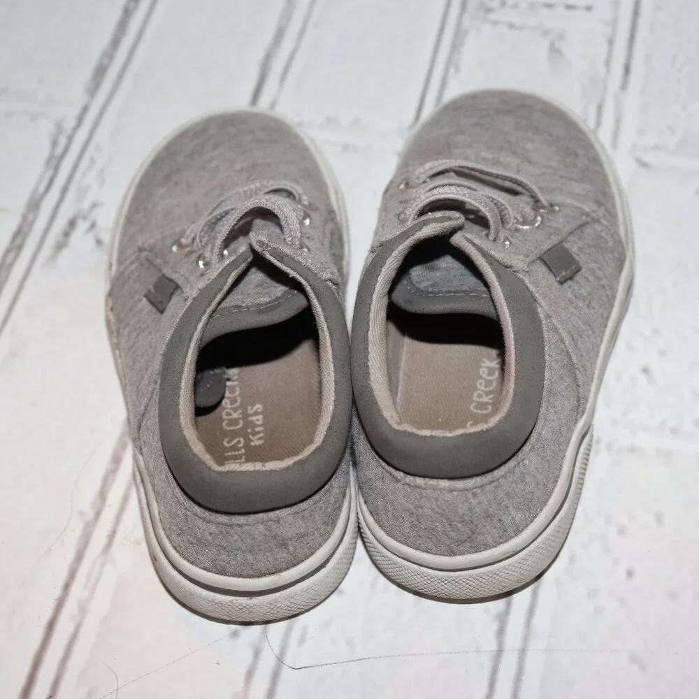 🌫️ FALLS CREEK GRAY SHOES · TODDLER SIZE 7 👟